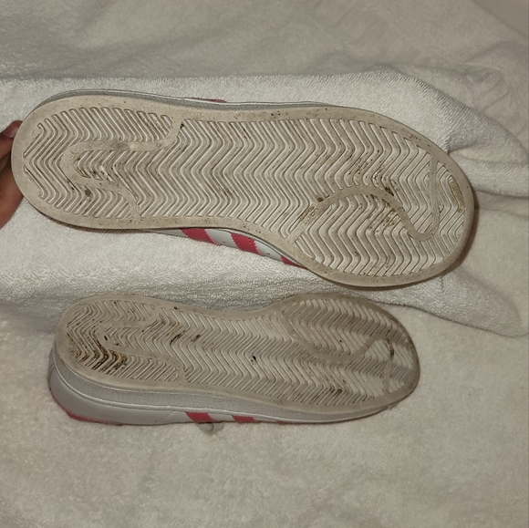 Pink and white Adidas superstar, women's size 5 - Picture 4 of 5